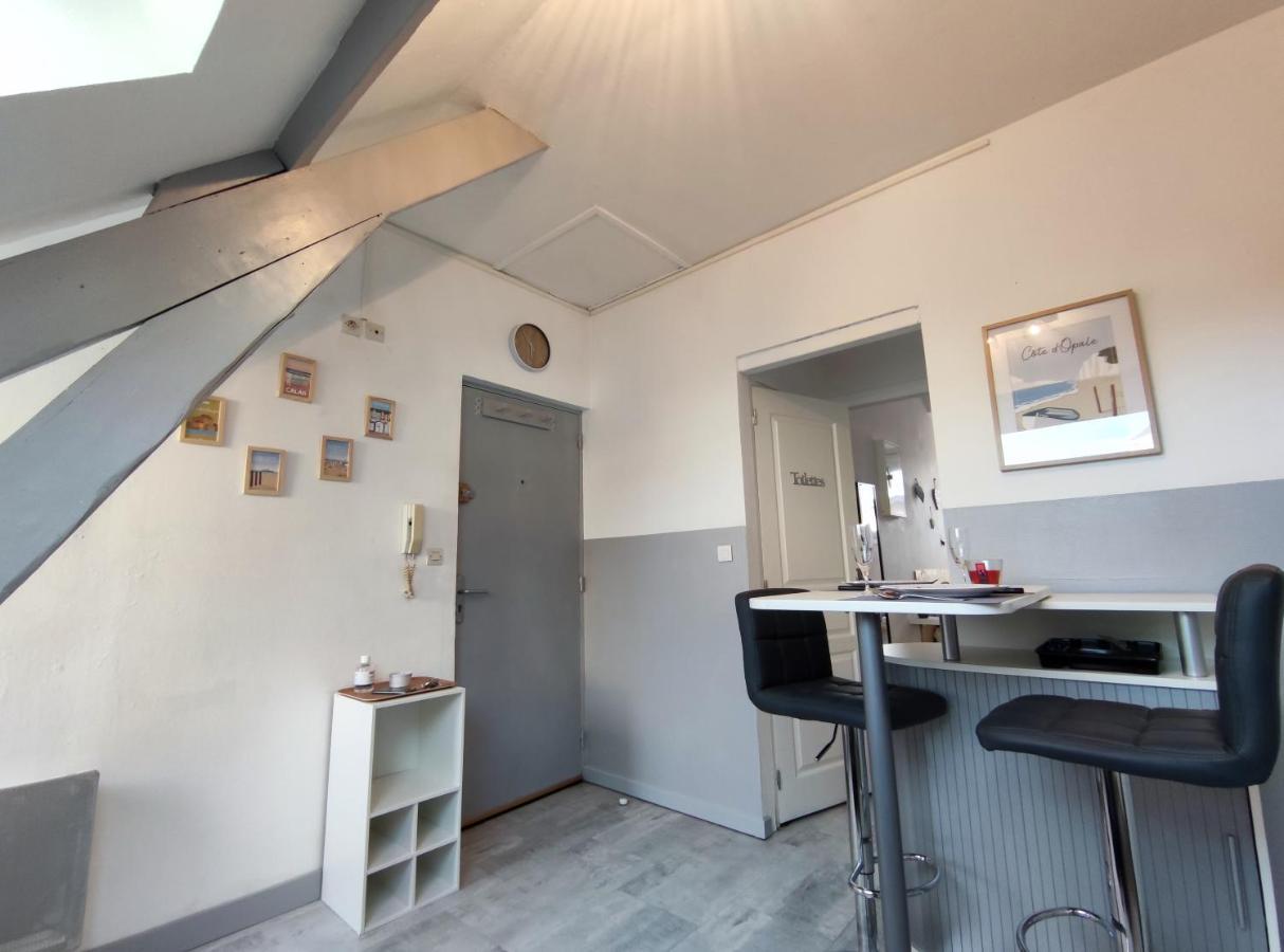 Joli Petit T2 Terrasse Proche Du Phare Apartment Calais Luaran gambar