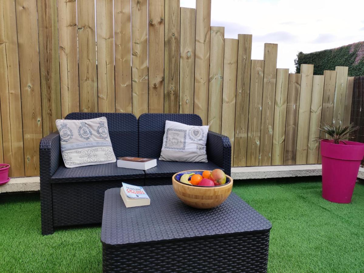Joli Petit T2 Terrasse Proche Du Phare Apartment Calais Luaran gambar